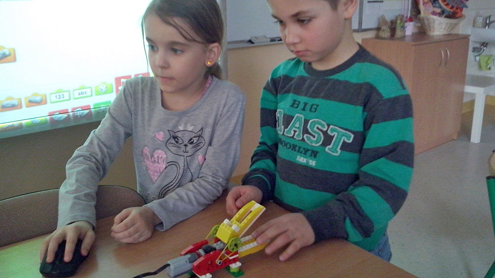 Zajęcia z programowania robotów LEGO w klasie II